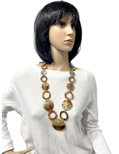 COLLARES MARRONES CAREY CON LOS QUE ELEVAR EL LOOK