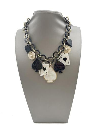 COLLARES NEGROS Y BLANCOS CON BONITO DISEÑO DE NAIPES AS CORAZON