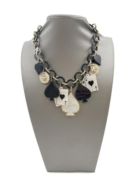 COLLARES NEGROS Y BLANCOS CON BONITO DISEÑO DE NAIPES AS CORAZON