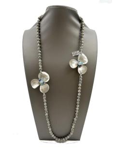 COLLARES LARGOS GRISES CON FLORES BONITAS EN PLATEADO MATE
