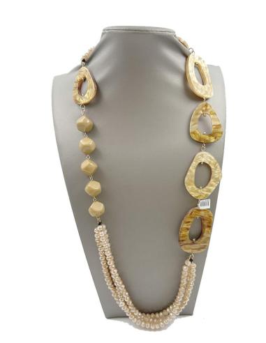 COLLARES ORIGINALES BEIGE DORADO CON EL QUE MARCAN ESTILAZO
