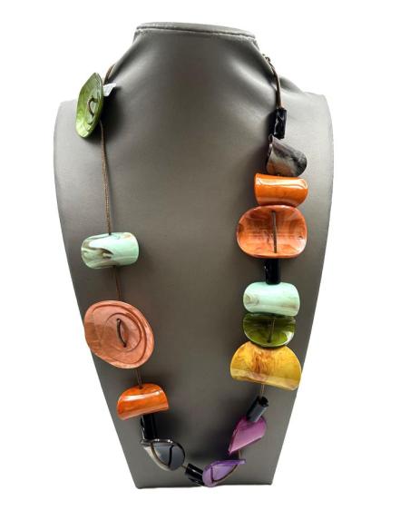 COLLARES ALEGRES PARA REINVENTAR TU LOOK ESTA TEMPORADA
