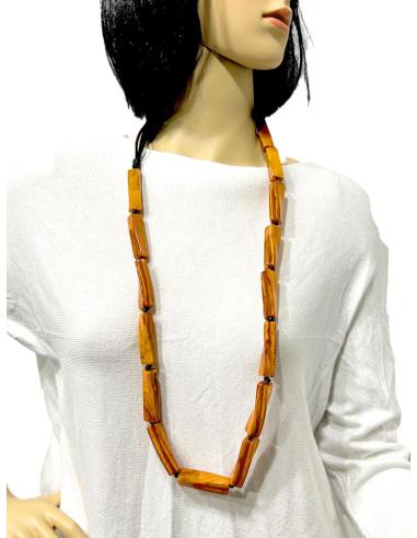 COLLARES NARANJAS LARGOS QUE QUEDAN MUY BONITOS ROMPIENDO EL LOOK