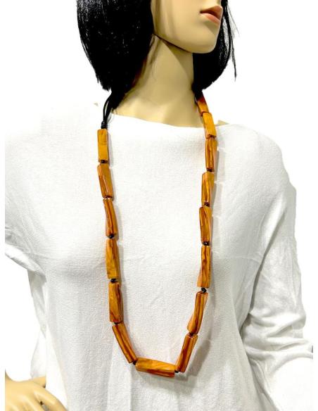 COLLARES NARANJAS LARGOS QUE QUEDAN MUY BONITOS ROMPIENDO EL LOOK