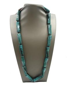 COLLARES VERDES QUE FAVORECEN MUCHO A MORENAS Y RUBIAS