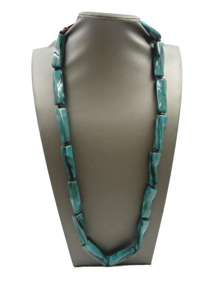 COLLARES VERDES QUE FAVORECEN MUCHO A MORENAS Y RUBIAS
