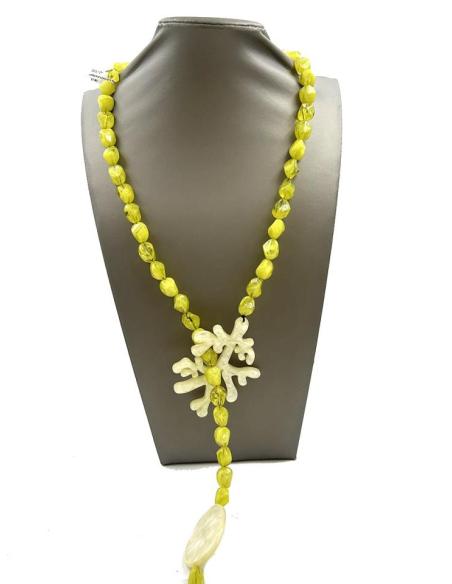 COLLARES PISTACHO LARGOS CON RAMITA DE CORAL MUY VISTOSOS