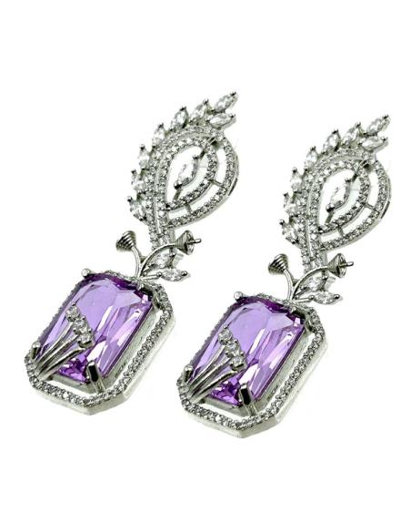PENDIENTES LARGOS MORADOS CON PRECIOSO DISEÑO DE CIRCONITAS