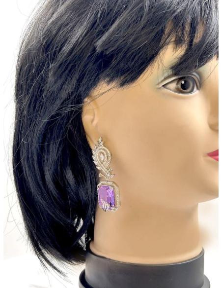 PENDIENTES LARGOS MORADOS CON PRECIOSO DISEÑO DE CIRCONITAS