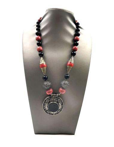 COLLARES PLATA TIBET CON CORAL ROJO Y ONIX NEGRO Y MEDALLON ANTIGUO