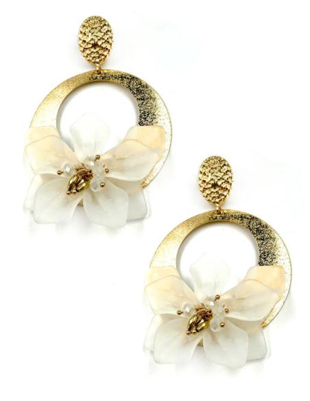 PENDIENTES LARGOS DE AROS DORADOS Y BLANCAS FLORES