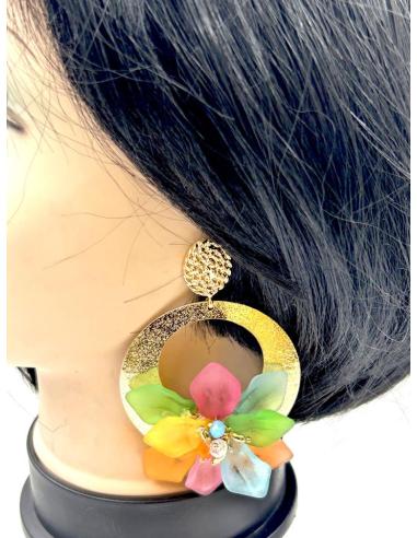 PENDIENTES LARGOS DE AROS DORADOS Y FLORES COLOR ALEGRE