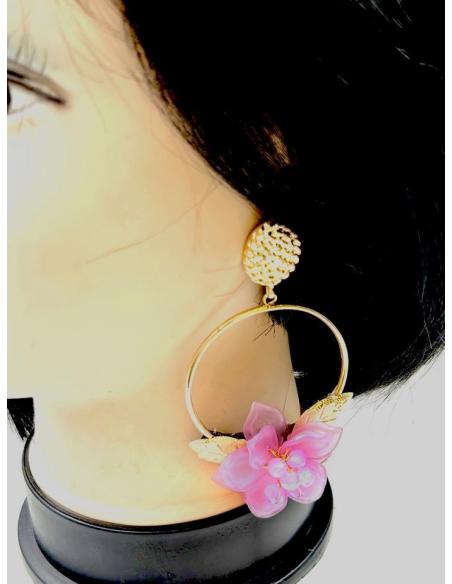 PENDIENTES FLAMENCA DE AROS DORADOS Y FLOR MORADA CLARO