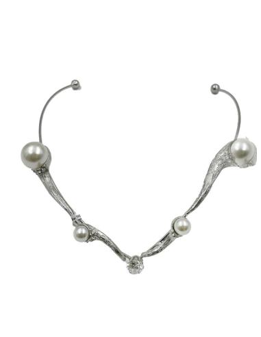 DIADEMAS ONLINE PLATEADAS CON PERLAS DISEÑO ACTUAL CAIDA SOBRE LA FRENTE