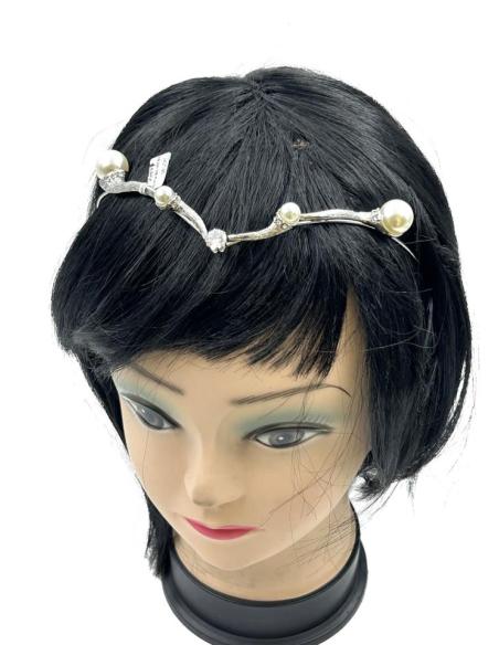 DIADEMAS ONLINE PLATEADAS CON PERLAS DISEÑO ACTUAL CAIDA SOBRE LA FRENTE