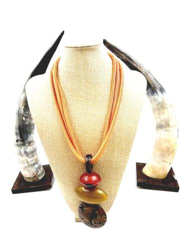 COLLARES NARANJAS DE CUERNO DE BUFALO PARA LOOK IBIZA