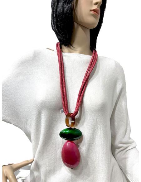 COLLARES FUCSIAS CON COLGANTE AFRICANO DE CUERNO ESTILO IBICENCO