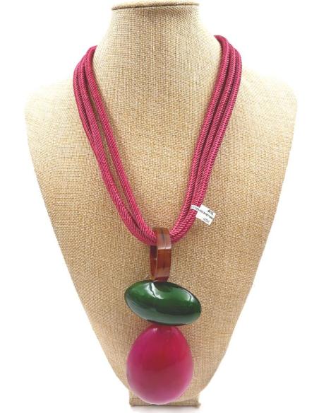 COLLARES FUCSIAS CON COLGANTE AFRICANO DE CUERNO ESTILO IBICENCO