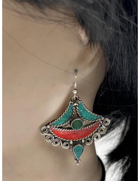 PENDIENTES PLATEADOS CON PIEDRAS TURQUESA Y ROJO