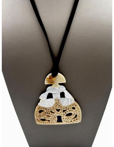 COLLARES DE MENINAS EN TONOS BEIGE Y NACAR BLANCO