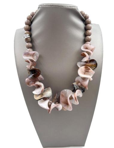 COLLARES MARRONES IDEALES COMO FONDO DE ARMARIO