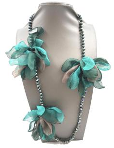 Imagen del producto COLLARES EN TONOS VERDES CON LAZOS DE TELA Y ENGARZADOS CON NUDO