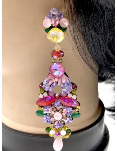PENDIENTES DE INVITADA LARGOS MORADOS Y FUCSIAS EXQUISITAMENTE DECORADOS