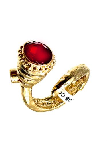ANILLOS DORADOS CON PIEDRA ROJA PARA BODAS Y EVENTOS