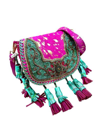 BOLSOS PIEL FUCSIAS BANDOLERA IBIZA PARA VERANO CON BORLAS Y BORDADO ABALORIOS
