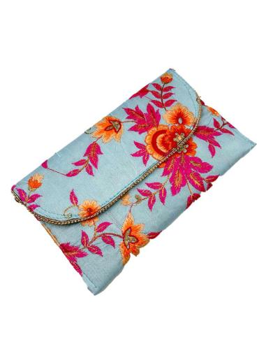 BOLSOS INVITADA BODAS AZULES CLARO CON BORDADOS DE FLORES FUCSIAS Y NARANJAS