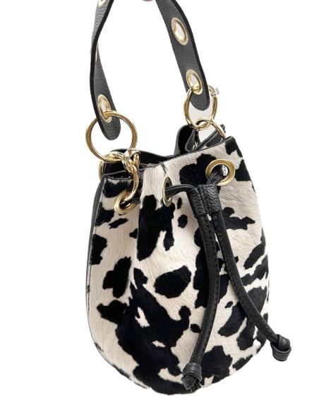 BOLSOS PIEL ESTAMPADO VACA EN BLANCO Y NEGRO Y ASA CORTA Y CADENA DORADA LARGA