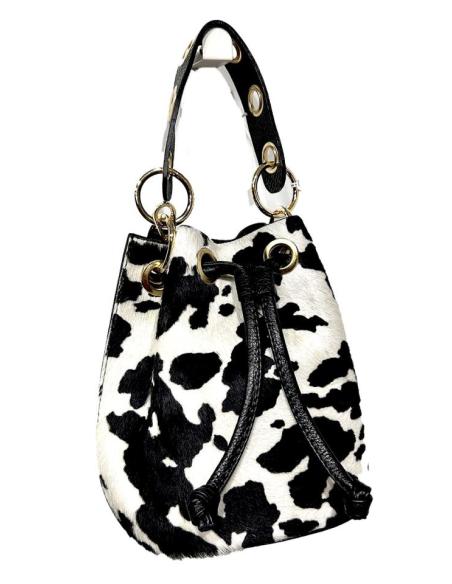 BOLSOS PIEL ESTAMPADO VACA EN BLANCO Y NEGRO Y ASA CORTA Y CADENA DORADA LARGA
