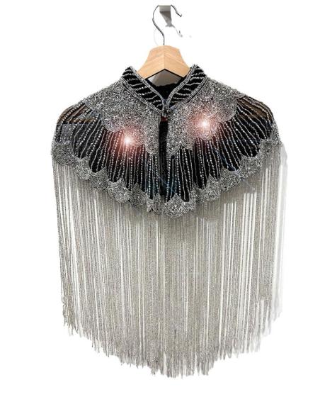 CAPAS NEGRAS Y PLATEADAS CON FLECOS JOYA PARA BODA
