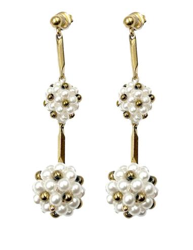 PENDIENTES DORADOS CON PERLITAS BLANCAS QUE TE PONDRAS CON TODO