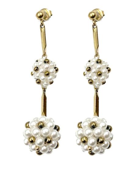 PENDIENTES DORADOS CON PERLITAS BLANCAS QUE TE PONDRAS CON TODO