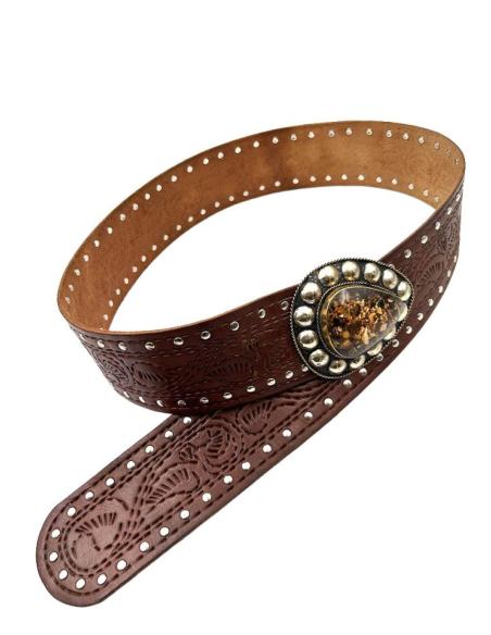 CINTURONES DE CUERO MARRONES CON REPUJADO Y TACHAS