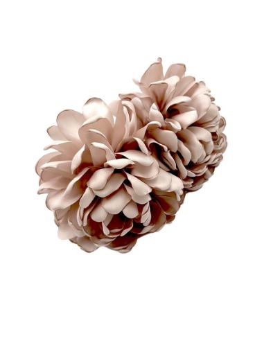 DIADEMAS PARA INVITADAS DE BODA CON FLORES BEIGE | EL JARDIN DEL DESEO