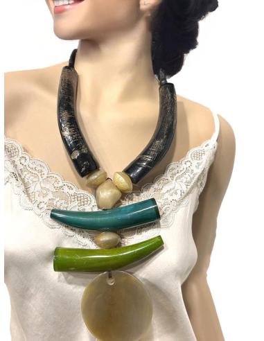 COLLARES LARGOS DE ASTA CON COLOMILLOS VERDES | EL JARDIN DEL DESEO