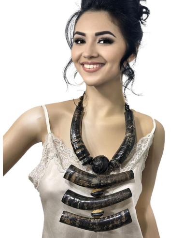 COLLARES ARTESANALES CON COLMILLOS TRIBALES NEGROS | EL JARDIN DEL DESEO