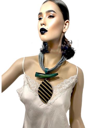 COLLARES CORTOS VERDES CLARO CON COLMILLO TRIBAL | EL JARDIN DEL DESEO