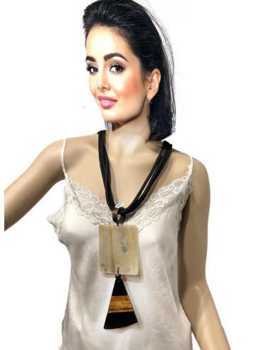 COLLARES NEGROS LARGOS Y COLGANTE DE ASTA CUADRADO | EL JARDIN DEL DESEO