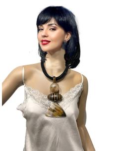 COLLARES DE ASTA NEGROS CON COLGANTE TRIANGULO | EL JARDIN DEL DESEO