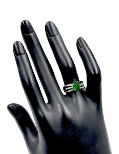 ANILLOS PLATEADOS Y VERDES ESMERALDA PARA BODAS