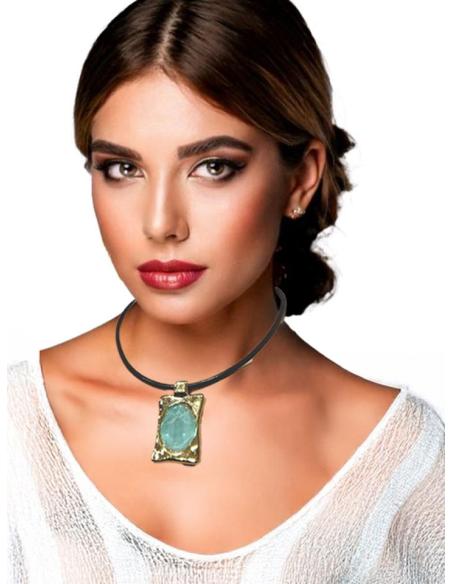 COLLARES CORTOS MUJER CUERO Y COLGANTE DORADO | EL JARDIN DEL DESEO