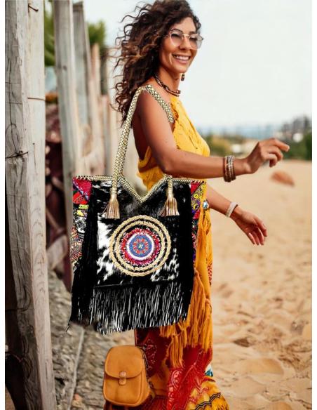 BOLSOS NEGROS DE PIEL DE POTRO ABALORIOS Y FLECOS | MODA ETNICA