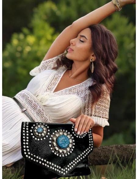 BOLSOS DE PIEL NEGROS CON TACHAS Y PIEDRAS AZULES | BOLSOS ETNICOS
