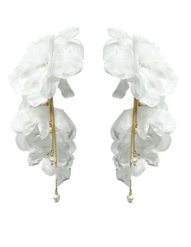 PENDIENTES BODA BLANCOS DE TELA SEDOSA Y PERLAS | EL JARDIN DEL DESEO