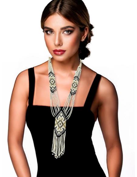 COLLARES BLANCOS Y NEGROS LARGOS DISEÑO CHAQUIRA COLOMBIANO