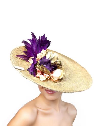 TOCADOS DORADOS TONO PAJA TOSTADA Y PLUMAS MORADAS | PAMELAS BODA
