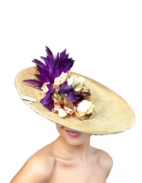 TOCADOS DORADOS TONO PAJA TOSTADA Y PLUMAS MORADAS | PAMELAS BODA